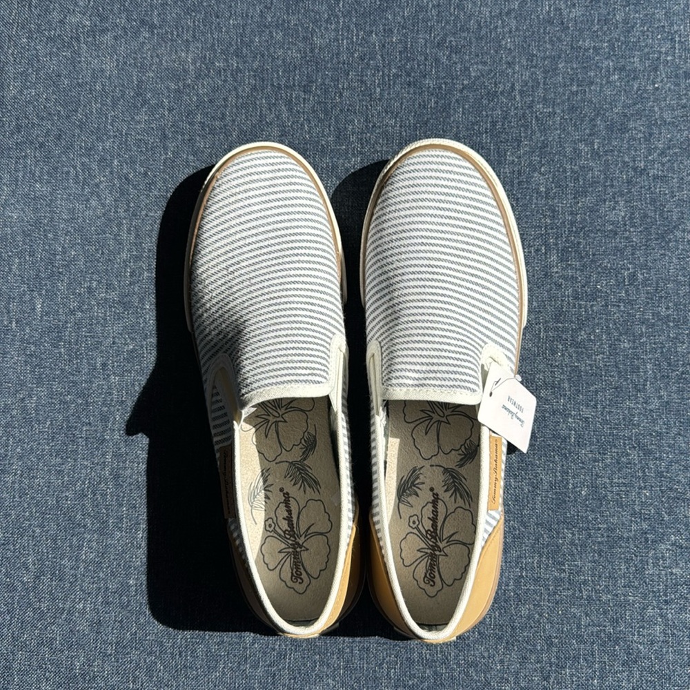 Tommy Bahama size 9.5